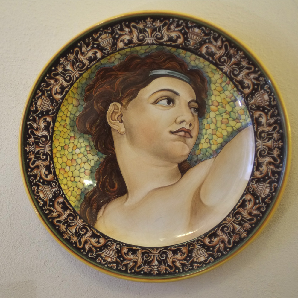 Piatto in ceramica Deruta. Cesare Margaritelli. Eva